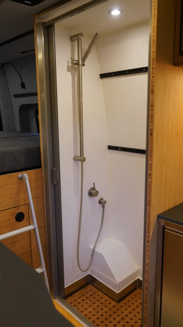 Interior shower by Tetravan